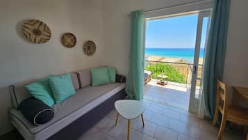 Apartment, 1 Bedroom, Smoking, Balcony | Living area