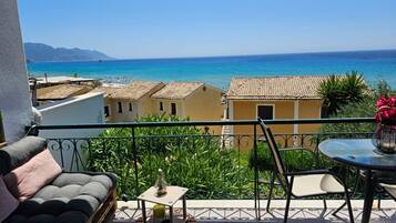 Departamento, 1 habitación, para fumadores, balcón | Restaurante al aire libre