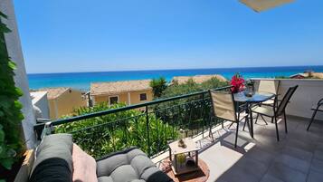 Apartment, 1 Bedroom, Smoking, Balcony | Outdoor dining