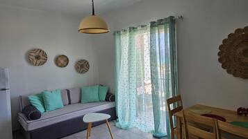 Apartment, 1 Bedroom, Smoking, Balcony | Living area