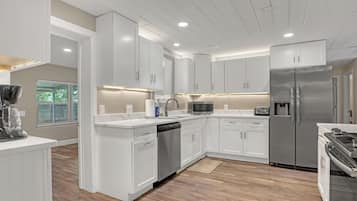 Frigorífic, microones, forn i placa de cuina