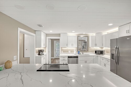 5 Bed 4 Bath Pool/Spa Home Sleeps 14+