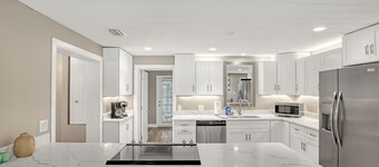 5 Bed 4 Bath Pool/Spa Home Sleeps 14+