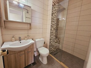 Appartement, 1 chambre, fumeurs, balcon | Salle de bain