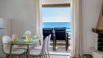 Apartment, 1 Bedroom, Smoking, Balcony | Dining room