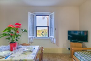 2 bedrooms, iron/ironing board, free WiFi, bed sheets - Three-Room Apartment with Garden – Apartment CM6 (Marina di Campo)