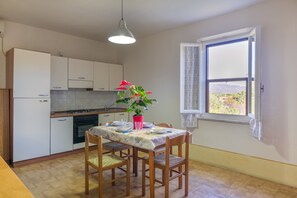 Dining - Three-Room Apartment with Garden – Apartment CM6 (Marina di Campo)