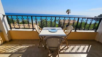 Apartment, 1 Bedroom, Smoking, Balcony | Outdoor dining