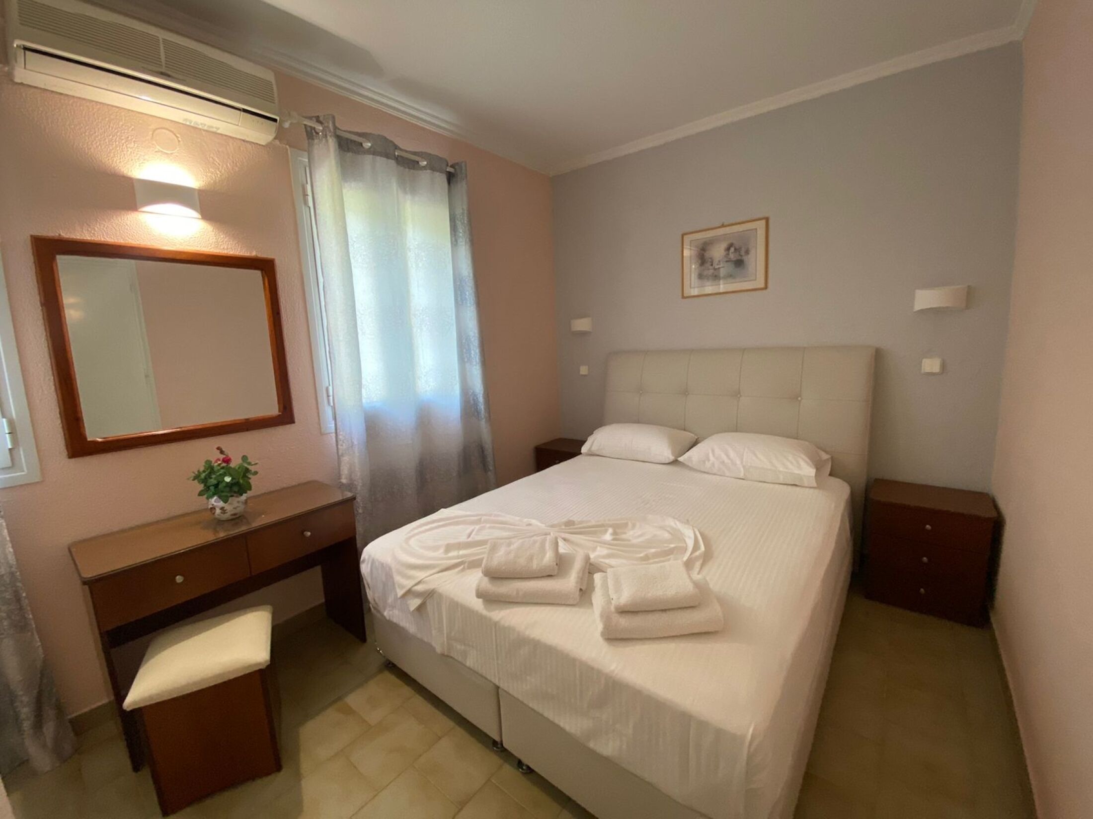 Apartamento, 1 habitación, fumadores, balcón | 1 dormitorio, tabla de planchar con plancha, ropa de cama
