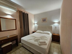 Apartment, 1 Bedroom, Smoking, Balcony | 1 bedroom, iron/ironing board, bed sheets - Corfu Glyfada Menigos Resort 40 (Corfu)