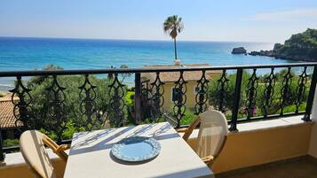 Apartment, 1 Bedroom, Smoking, Balcony | Outdoor dining
