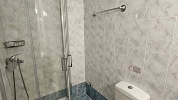 Apartment, 1 Bedroom, Smoking, Balcony | Bathroom