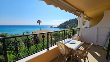 Apartment, 1 Bedroom, Smoking, Balcony | Outdoor dining