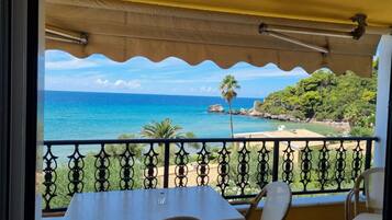 Apartment, 1 Bedroom, Smoking, Balcony | Property grounds