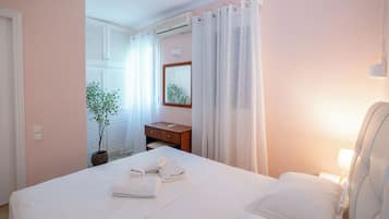 1 bedroom, iron/ironing board, bed sheets