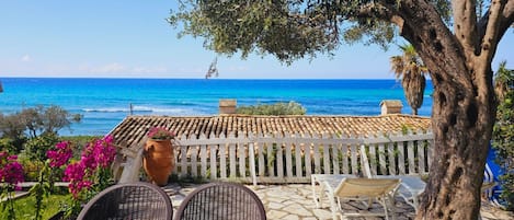 Apartment, 1 Schlafzimmer, Raucher, Gartenblick | Speisen im Freien