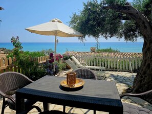 Departamento, 1 habitación, para fumadores, vista al jardín | Restaurante al aire libre