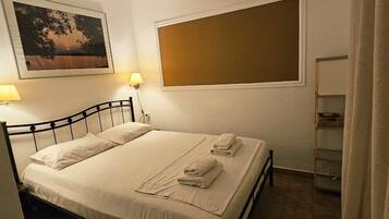 2 habitaciones, tabla de planchar con plancha y ropa de cama