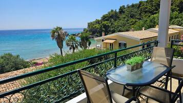 Apartamento, 1 habitación, fumadores, balcón | Restaurante al aire libre