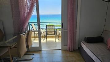Apartment, 1 Bedroom, Smoking, Balcony | Interior