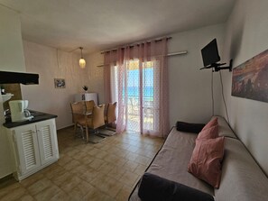 A compact living space with a kitchenette, dining area, and a sofa. - Corfu Glyfada Menigos Resort 2-5 (Corfu)