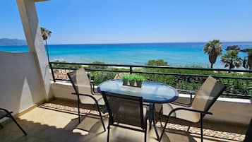 Departamento, 1 habitación, para fumadores, balcón | Restaurante al aire libre