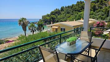 Apartamento, 1 habitación, fumadores, balcón | Restaurante al aire libre