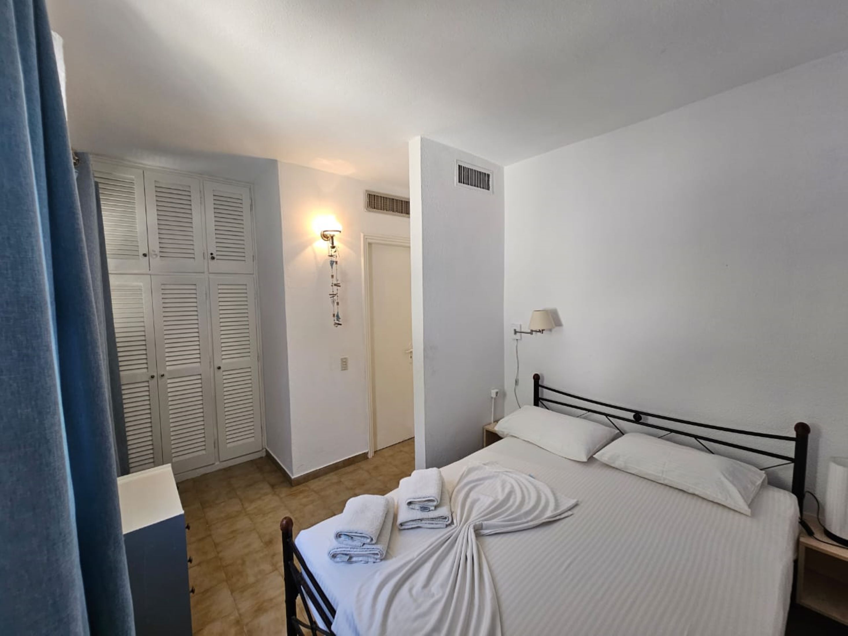 Departamento, 1 habitación, para fumadores, balcón | 1 habitación, tabla de planchar con plancha y ropa de cama 