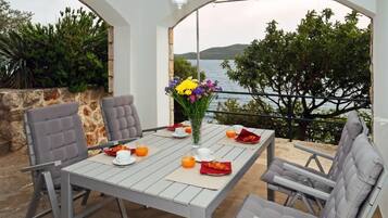 House (One Bedroom Apartment with Terrace) | Terrace/patio