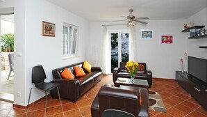 Hus (One Bedroom Apartment with Terrace) | Oppholdsrom