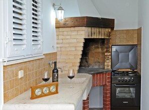 House (One Bedroom Apartment with Terrace) | BBQ/picnic area - Holiday Home Odiseja (Dubrovacko Primorje)