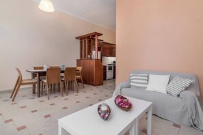 Apartment, 1 Bedroom, Smoking, Balcony | Living area