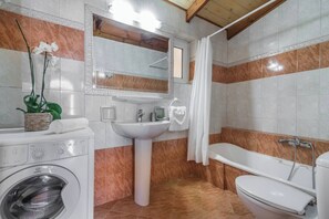 Appartement, 1 chambre, fumeur, balcon | Salle de bain