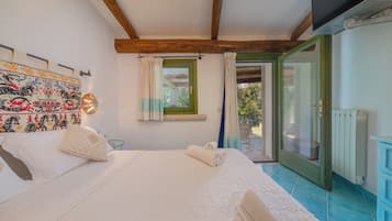 3 slaapkamers, een strijkplank/strijkijzer, gratis wifi, beddengoed