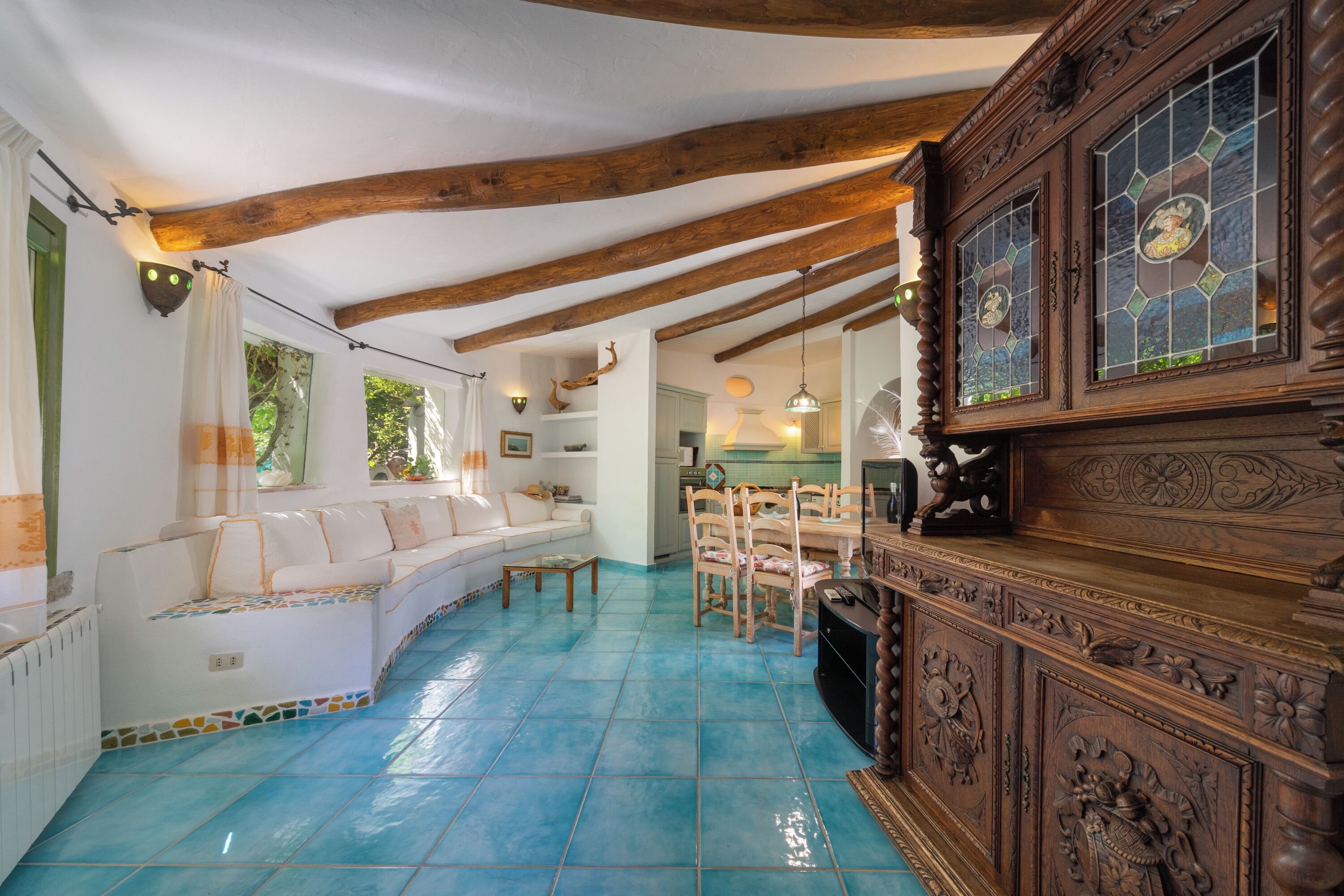 Televisie en een open haard