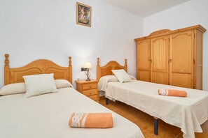 5 bedrooms, iron/ironing board, free WiFi, bed sheets - Quiet Holiday Home Cortijo la Encina with Pool, A/C, Wi-Fi & Terraces (Sayalonga)