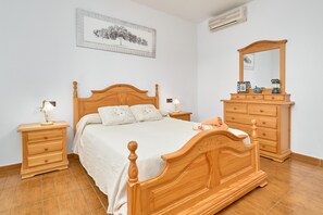 5 Schlafzimmer, Bügeleisen/Bügelbrett, kostenloses WLAN, Bettwäsche