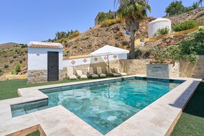 Pool - Quiet Holiday Home Cortijo la Encina with Pool, A/C, Wi-Fi & Terraces (Sayalonga)