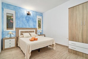 5 bedrooms, iron/ironing board, free WiFi, bed sheets - Quiet Holiday Home Cortijo la Encina with Pool, A/C, Wi-Fi & Terraces (Sayalonga)