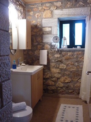Studio, 1 Bedroom, Balcony, Garden View | Bathroom