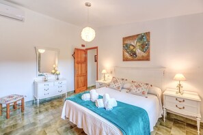 3 dormitorios, tabla de planchar con plancha, wifi gratis y ropa de cama