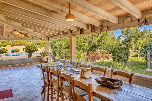 Outdoor dining