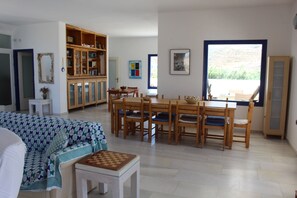 Villa, 3 Bedrooms, Smoking, Balcony | Living area