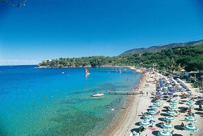 On the beach - Fantastic Holiday Apartment Close to the Beach with Air Conditioning and Terrace; Pets are Allowed (CAPOLIVERI)