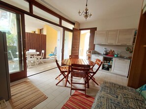 Dining - Fantastic Holiday Apartment Close to the Beach with Air Conditioning and Terrace; Pets are Allowed (CAPOLIVERI)