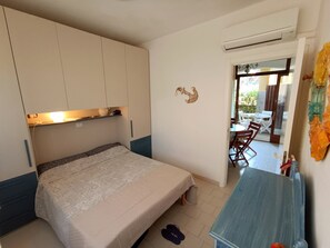 1 bedroom, bed sheets - Fantastic Holiday Apartment Close to the Beach with Air Conditioning and Terrace; Pets are Allowed (CAPOLIVERI)