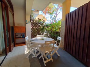Outdoor dining - Fantastic Holiday Apartment Close to the Beach with Air Conditioning and Terrace; Pets are Allowed (CAPOLIVERI)