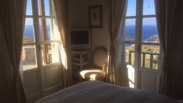 Villa, 3 Bedrooms, Smoking, Balcony | 3 bedrooms, iron/ironing board, travel cot, bed sheets