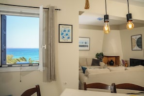 Villa, 5 chambres, fumeur, piscine privée | Salle de séjour | Téléviseur, livres