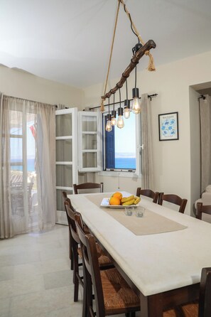 Villa, 5 Bedrooms, Smoking, Private Pool | Dining room